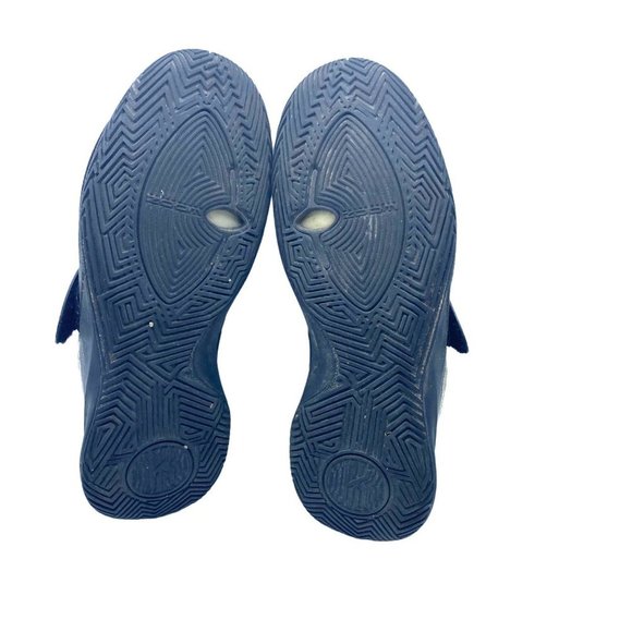 Nike Men 8.5 Black Hashtag Kyrie Flytrap 3‎ Basketball Shoes Sneakers